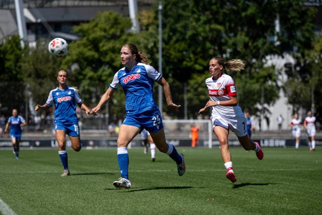 08.08.2026, GER, Fussball, Frauen, Testspiel, Saison 2026 2027, VfB Stuttgart vs TSG 1899 Hoffenheim Jonna van de Velde ( Hoffenheim, 25 ) im Zweikampf mit Daphina Redzepi ( VfB Stuttgart, 07 ), Stuttgart Robert-Schlienz-Stadion Baden-Württemberg Deutschland *** August 8, 2026, GER, Soccer, Women s, Friendly, 2026–2027 Season, VfB Stuttgart vs. TSG 1899 Hoffenheim: Jonna van de Velde (Hoffenheim, age 25) in a tackle with Daphina Redzepi (VfB Stuttgart, No. 07), Stuttgart, Robert Schlienz Stadium, Baden-Württemberg, Germany Copyright: xNordphoto Memmlerx