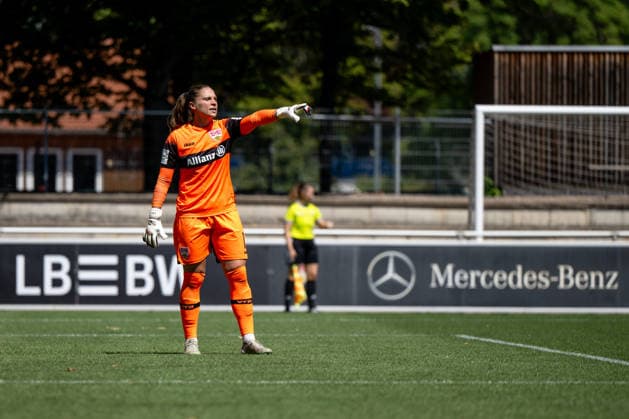 08.08.2026, GER, Fussball, Frauen, Testspiel, Saison 2026 2027, VfB Stuttgart vs TSG 1899 Hoffenheim Laura Giuliani ( VfB Stuttgart, 01 ) gibt Anweisungen, Stuttgart Robert-Schlienz-Stadion Baden-Württemberg Deutschland *** August 8, 2026, GER, Soccer, Women s, Friendly, 2026–2027 Season, VfB Stuttgart vs. TSG 1899 Hoffenheim; Laura Giuliani of VfB Stuttgart (No. 01) gives instructions; Robert Schlienz Stadium, Stuttgart, Baden-Württemberg, Germany Copyright: xNordphoto Memmlerx