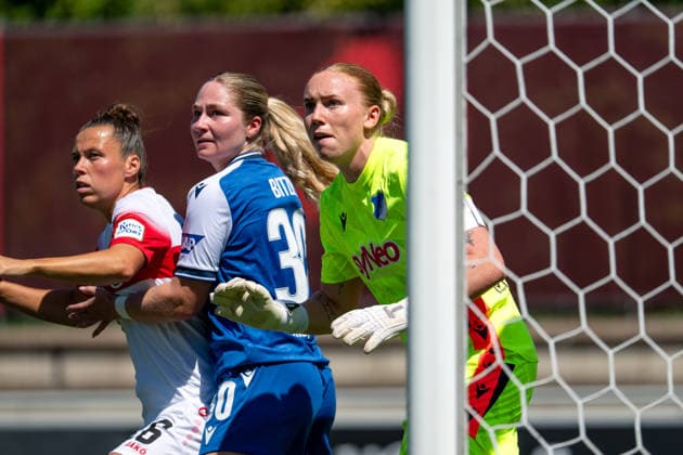 08.08.2026, GER, Fussball, Frauen, Testspiel, Saison 2026 2027, VfB Stuttgart vs TSG 1899 Hoffenheim Laura Dick ( Hoffenheim, 01 ), Nadine Bitzer ( Hoffenheim, 30 ), Nicole Billa ( VfB Stuttgart, 26 ), Stuttgart Robert-Schlienz-Stadion Baden-Württemberg Deutschland *** August 8, 2026, GER, Soccer, Women, Friendly, 2026–2027 Season, VfB Stuttgart vs. TSG 1899 Hoffenheim Laura Dick (Hoffenheim), 01; Nadine Bitzer (Hoffenheim), 30; Nicole Billa (VfB Stuttgart), 26; Robert Schlienz Stadium, Stuttgart, Baden-Württemberg, Germany Copyright: xNordphoto Memmlerx