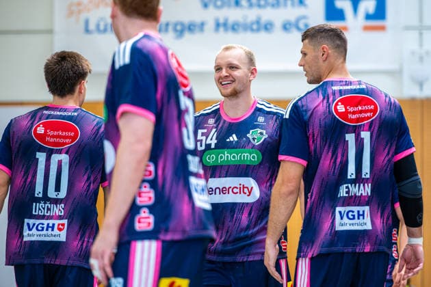 Renars Uscins (TSV Hannover-Burgdorf, Nr. 10) Justus Fischer Sebastian Heymann (TSV Hannover-Burgdorf, Nr. 11) (TSV Hannover-Burgdorf, Nr. 54) (v.l.), Pays d™Aix UC (weiß) gegen TSV Hannover-Burgdorf (blau) beim Internationalen Heide-Cup (08.08.2026,(Schneverdingen, GER), *** Renars Uscins, TSV Hannover Burgdorf, No. 10 Justus Fischer, Sebastian Heymann, TSV Hannover Burgdorf, No. 11, TSV Hannover Burgdorf, No. 54 (from left), Pays d’Aix UC (white) vs. TSV Hannover Burgdorf (blue) at the International Heide Cup on August 8, 2026, Schneverdingen, GER, Copyright: xJanxGuentherx xTSVxHannover-Burgdorfx
