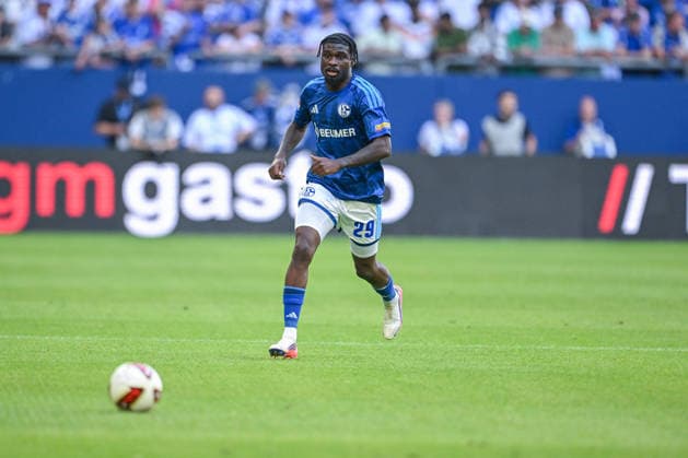 08.08.2026, Fussball, Saison 2026 2027, Testspiel, FC Schalke 04 - Atalanta Bergamo, Junior Dina Ebimbe (FC Schalke 04) xRHR-FOTO YYx *** August 8, 2026, Soccer, 2026–2027 Season, Friendly Match, FC Schalke 04 vs. Atalanta Bergamo, Junior Dina Ebimbe, FC Schalke 04 xRHR PHOTO YYx Copyright: KROEGER RHR-FOTOx RHR-FOTO YY