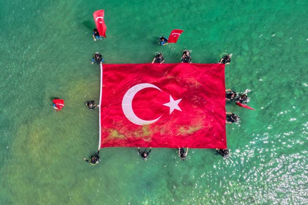 Water sports festival opens at Lake Van