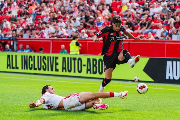 Iglesias (FC Sevillas, 27) graetscht erinen Ball von 09 lev weg, Zweikampf Bayer 04 Leverkusen vs. FC Sevilla, Fussball, Saisoneroeffnungspiel, Freundschaftsspiel, Saison 2026 27, 08.08.2026, DFL REGULATIONS PROHIBIT ANY USE OF PHOTOGRAPHS AS IMAGE SEQUENCES AND OR QUASI-VIDEO, Bayer 04 Leverkusen vs. FC Sevilla, Fussball, Saisoneroeffnungsspiel, Freundschaftsspiel, Saison 2026 27, 08.08.2026 Leverkusen *** Iglesias of FC Sevilla clears a ball from the left side in the 27th minute, tackle between Bayer 04 Leverkusen and FC Sevilla, soccer, season opener, friendly match, 2026–27 season, August 8, 2026, DFL regulations prohibit any use of photographs as image sequences and or quasi-video, Bayer 04 Leverkusen vs. FC Sevilla, soccer, season opener, friendly match, 2026–27 season, August 8, 2026, Leverkusen Copyright: xEibner-Pressefoto LukasxBaldygax EP_LBA
