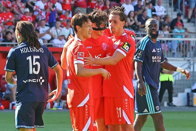 Mainz, Deutschland 08. August 2026: Testspiel - 2026 2027 - 1. FSV Mainz 05 gegen Paris FC Im Bild: Torschütze Fabio Gruber (Mainz) (mit Maske) freut sich über sein Tor zum 1:0. DFL regulations prohibit any use of photographs as image sequences and or quasi-video Bruchwegstadion Rheinland - Pfalz *** Mainz, Germany August 8, 2026 Friendly Match 2026–2027 1 FSV Mainz 05 vs. Paris FC Pictured: Goal scorer Fabio Gruber of Mainz, wearing a mask, celebrates his goal to make it 1–0. DFL regulations prohibit any use of photographs as image sequences and or quasi-video. BruchwegStadium, Rhineland-Palatinate Copyright: xFotostandx xRacochax