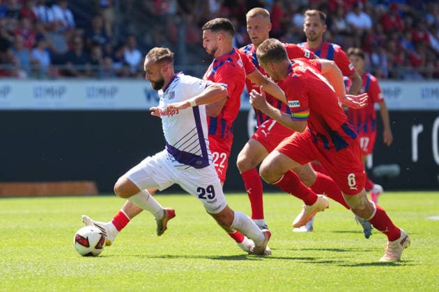 2. BL, 1. Spieltag, Saison 2026 27, FC Heidenheim - VfL Osnabrueck David Kopacz (VFL Osnabrueck)wird durch Oualid Mhamdi (FC Heidenheim) zu Fall gebracht - FC Heidenheim - VFL Osnabrück 2. BL, 1. Spieltag, Saison 2026 27, FC Heidenheim - VfL Osnabrueck Deutschland, Heidenheim, Voith Arena, 08.08.2026 *** 2. Bundesliga, Matchday 1, 2026–27 Season, FC Heidenheim vs. VfL Osnabrück, David Kopacz; VfL Osnabrück is defeated by FC Heidenheim thanks to Oualid Mhamdi; FC Heidenheim vs. VfL Osnabrück, 2. Bundesliga, Matchday 1, 2026–27 Season, FC Heidenheim vs. VfL Osnabrück, Germany, Heidenheim, Voith Arena, August 8, 2026 SP_GHR