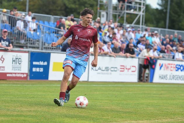 Fußball I Herren I Saison 2026-2027 I Regionalliga Nord I 2. Spieltag I SC Weiche Flensburg 08 - Eimsbütteler TV I 08.08.2026 Theo Behrmann (2, SC Weiche Flensburg 08) *** Soccer I Men s Team I 2026–2027 Season I Regionalliga Nord I Matchday 2 I SC Weiche Flensburg 08 vs. Eimsbütteler TV I August 8, 2026 Theo Behrmann 2, SC Weiche Flensburg 08 Copyright: xLobeca JanxKirschnerx