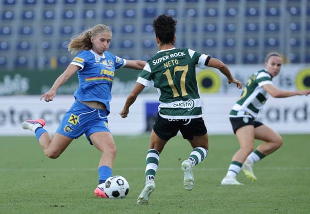 SOCCER - WCL, St.Poelten vs Sporting SANKT POELTEN,AUSTRIA,08.AUG.26 - SOCCER - UEFA Women s Champions League, qualification, SKN Sankt Poelten vs Sporting CP. Image shows Ludmila Matavkova (St.Poelten) and Claudia Neto (Lissabon).  GEPAxpictures xWalterxLuger