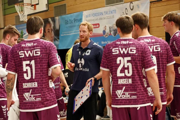 08.08.2026, xovx, Handball Lindencup, TV Hüttenberg - Pfadi Winterthur Trainer Stefan Kneer (TV Hüttenberg) Linden Stadthalle Hessen Deutschland (DE) *** August 8, 2026, xovx, Lindencup Handball Tournament, TV Hüttenberg Pfadi Winterthur, Coach Stefan Kneer, TV Hüttenberg Linden, Stadthalle, Hesse, Germany, DE