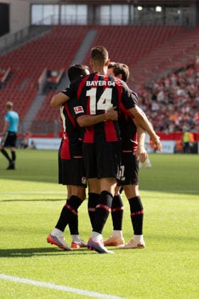 Deutschland: 08.08.2026, Saisoneröffnung - Bayer 04 Leverkusen vs FC Sevilla, BayArena (Leverkusen): Leverkusen Spieler freuen sich über den Sieg Leverkusen Deutschland *** Germany, August 8, 2026, Season Opener: Bayer 04 Leverkusen vs. FC Sevilla, BayArena, Leverkusen. Leverkusen players celebrate their victory. Leverkusen, Germany Copyright: xMijoxLubecx