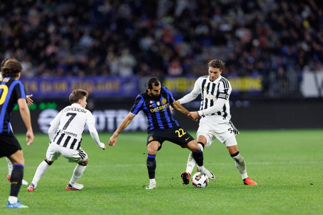 August 8, 2026, Perth, Wa, Australia: Henrikh Mkhitaryan and Manuel Locatelli battle for possession during the Calcio Italiano match between Juventus FC and Internazionale FC at Optus Stadium in Perth. Juventus FC V Internazionale FC Ã¢â‚¬ Calcio Italiano Perth  - ZUMAc318 20260808_znp_c318_053 Copyright: xJohnxCarusix