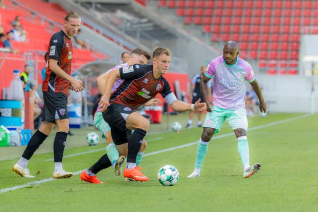 Ingolstadt, Deutschland 08. August 2026: 3. Liga - 2026 2027 - Sp. 1 - FC Ingolstadt 04 gegen FC Würzburger Kickers Im Bild: am Ball Simon Lorenz (FCI) setzt sich im Zweikampf durch DFB DFL regulations prohibit any use of photographs as image sequences and or quasi-video Audi Sportpark Bayern *** Ingolstadt, Germany, August 8, 2026, 3rd League 2026–2027, Matchday 1: FC Ingolstadt 04 vs. FC Würzburger Kickers. Pictured with the ball: Simon Lorenz. FCI prevails in a one-on-one battle. DFB and DFL regulations prohibit any use of photographs as image sequences and or quasi-video. Audi Sportpark Bayern Copyright: xFotostandx xSchäferx