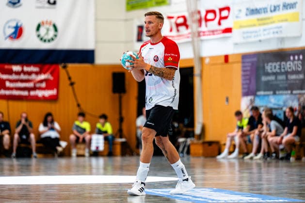 08.08.2026, xdobgx, Handball Heide-Cup 2026, VfL Gummersbach - HOJ Elite v.l. Linus Arnesson (HoJ Elite, 24) am Ball, plays the ball Schneverdingen *** August 8, 2026, xdobgx, 2026 Heide Cup Handball Tournament, VfL Gummersbach HOJ Elite vs. Linus Arnesson HOJ Elite, 24 on the ball, plays the ball Schneverdingen