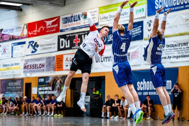 08.08.2026, xdobgx, Handball Heide-Cup 2026, VfL Gummersbach - HOJ Elite v.l. Lasse Andersson (HoJ Elite, 11) beim Wurf, in action, throwing, ElliÃ°i Snaer ViÃ°arsson (VfL Gummersbach, 4), Tom Kiesler (VfL Gummersbach, 30) Schneverdingen *** August 8, 2026, xdobgx, Handball Heide Cup 2026, VfL Gummersbach HOJ Elite vs. Lasse Andersson HOJ Elite, No. 11 shooting, in action, throwing, ElliÃ°i Snaer ViÃ°arsson VfL Gummersbach, No. 4, Tom Kiesler VfL Gummersbach, No. 30 Schneverdingen
