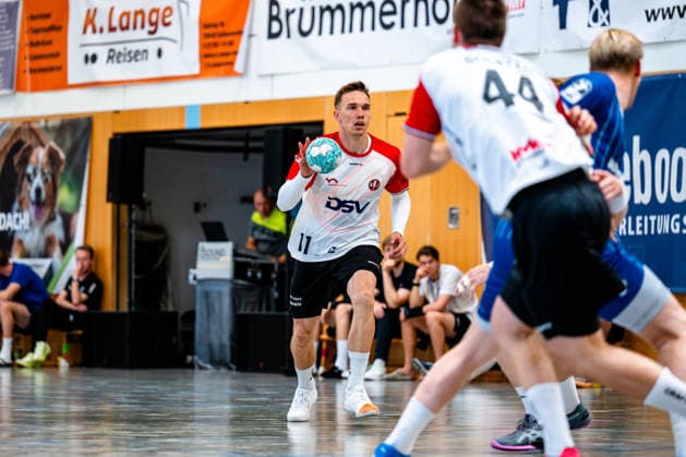 08.08.2026, xdobgx, Handball Heide-Cup 2026, VfL Gummersbach - HOJ Elite v.l. Lasse Andersson (HoJ Elite, 11) am Ball, plays the ball Schneverdingen *** August 8, 2026, xdobgx, 2026 Heide Cup Handball Tournament, VfL Gummersbach HOJ Elite vs. Lasse Andersson HoJ Elite, 11 on the ball, plays the ball Schneverdingen