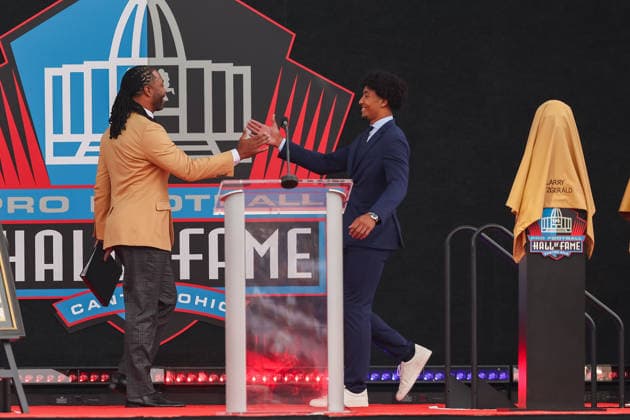 August 8, 2026, Canton, Ohio, USA: DEVON FITZGERALD welcomes LARRY FITZGERALD to the stage at the 2026 Pro Football Hall of Fame Enshrinement ceremony at Tom Benson Hall of Fame Stadium on August 8, 2026 in Canton, Ohio. Canton USA - ZUMAs335 20260808_znp_s335_014 Copyright: xMatthewxSmithx