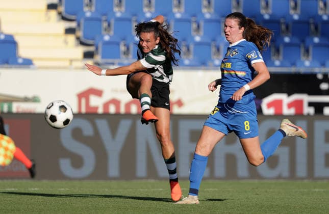SOCCER - WCL, St.Poelten vs Sporting SANKT POELTEN,AUSTRIA,08.AUG.26 - SOCCER - UEFA Women s Champions League, qualification, SKN Sankt Poelten vs Sporting CP. Image shows Florencia Bonsegundo (Lissabon) and Victoria Laino (St.Poelten).  GEPAxpictures xWalterxLuger