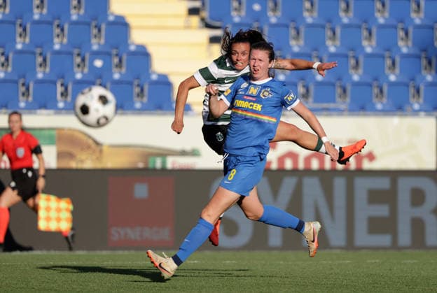 SOCCER - WCL, St.Poelten vs Sporting SANKT POELTEN,AUSTRIA,08.AUG.26 - SOCCER - UEFA Women s Champions League, qualification, SKN Sankt Poelten vs Sporting CP. Image shows Florencia Bonsegundo (Lissabon) and Victoria Laino (St.Poelten).  GEPAxpictures xWalterxLuger