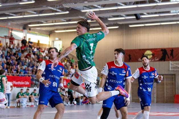 Victor KLOEVE (FRISCH AUF! Goeppingen, 07) erzielt ein Tor, Aktion, Torwurf GER, FRISCH AUF! Goeppingen vs. HBW Balingen-Weilstetten, Handball, Vorbereitung, Turnier, S-Cup Altensteig, Halbfinale, Spielzeit 2026 2027, 08.08.2026, GER, FRISCH AUF! Goeppingen vs. HBW Balingen-Weilstetten, Handball, Vorbereitung, Turnier, S-Cup Altensteig, Halbfinale, Spielzeit 2026 2027, 08.08.2026, Altensteig *** Victor KLOEVE FRISCH AUF Goeppingen, 07 scores a goal, play, shot on goal GER, FRISCH AUF Goeppingen vs. HBW Balingen Weilstetten, handball, preseason, tournament, S Cup Altensteig, semifinals, 2026–2027 season, August 8, 2026, GER, FRISCH AUF Goeppingen vs. HBW Balingen Weilstetten, Handball, Preseason, Tournament, S Cup Altensteig, Semifinal, 2026–2027 Season, August 8, 2026, Altensteig Copyright: xEibnerxPressefoto OliverxSchmidtx EP_OST