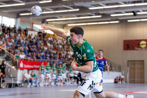 Elias NEWEL (FRISCH AUF! Goeppingen, 40) erzielt ein Tor, Aktion, Torwurf GER, FRISCH AUF! Goeppingen vs. HBW Balingen-Weilstetten, Handball, Vorbereitung, Turnier, S-Cup Altensteig, Halbfinale, Spielzeit 2026 2027, 08.08.2026, GER, FRISCH AUF! Goeppingen vs. HBW Balingen-Weilstetten, Handball, Vorbereitung, Turnier, S-Cup Altensteig, Halbfinale, Spielzeit 2026 2027, 08.08.2026, Altensteig *** Elias NEWEL FRISCH AUF Goeppingen, 40, scores a goal, play, shot on goal GER, FRISCH AUF Goeppingen vs. HBW Balingen Weilstetten, handball, preseason, tournament, S Cup Altensteig, Semifinal, 2026–2027 season, August 8, 2026, GER, FRISCH AUF Göppingen vs. HBW Balingen Weilstetten, handball, preseason, tournament, S Cup Altensteig, semifinal, 2026–2027 season, August 8, 2026, Altensteig Copyright: xEibnerxPressefoto OliverxSchmidtx EP_OST
