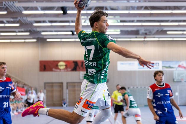 Tim GOSSNER (FRISCH AUF! Goeppingen, 17) erzielt ein Tor, Aktion, Torwurf GER, FRISCH AUF! Goeppingen vs. HBW Balingen-Weilstetten, Handball, Vorbereitung, Turnier, S-Cup Altensteig, Halbfinale, Spielzeit 2026 2027, 08.08.2026, GER, FRISCH AUF! Goeppingen vs. HBW Balingen-Weilstetten, Handball, Vorbereitung, Turnier, S-Cup Altensteig, Halbfinale, Spielzeit 2026 2027, 08.08.2026, Altensteig *** Tim GOSSNER FRISCH AUF Goeppingen, 17 scores a goal, play, shot on goal GER, FRISCH AUF Goeppingen vs. HBW Balingen Weilstetten, handball, preseason, tournament, S Cup Altensteig, Semifinal, 2026–2027 season, August 8, 2026, GER, FRISCH AUF Goeppingen vs. HBW Balingen Weilstetten, handball, preseason, tournament, S Cup Altensteig, semifinal, 2026–2027 season, August 8, 2026, Altensteig Copyright: xEibnerxPressefoto OliverxSchmidtx EP_OST