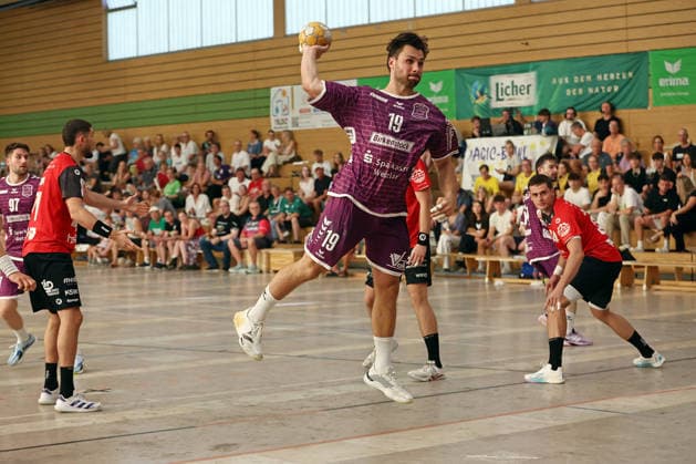 08.08.2026, xovx, Handball Lindencup, TV Hüttenberg - Pfadi Winterthur v.l. David Kuntscher (TV Hüttenberg), Lionel Mirdita (Pfadi Winterthur), Vit Reichl (TV Hüttenberg), Hendrik Schreiber (TV Hüttenberg), Faris Colakovic (Pfadi Winterthur) Linden Stadthalle Hessen Deutschland (DE) *** August 8, 2026, xovx, Lindencup Handball, TV Hüttenberg vs. Pfadi Winterthur; from left: David Kuntscher (TV Hüttenberg), Lionel Mirdita (Pfadi Winterthur), Vit Reichl (TV Hüttenberg), Hendrik Schreiber (TV Hüttenberg), Faris Colakovic (Pfadi Winterthur); Linden Stadthalle, Hesse, Germany, DE