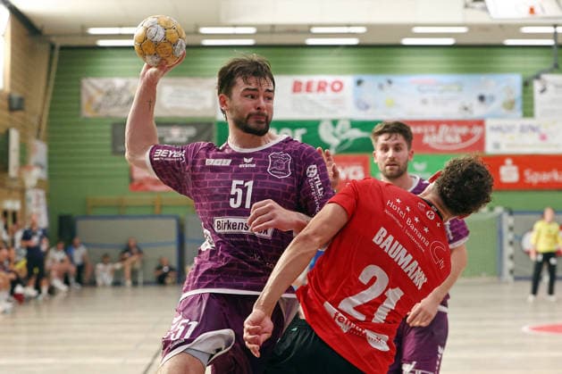 08.08.2026, xovx, Handball Lindencup, TV Hüttenberg - Pfadi Winterthur v.l. Hendrik Schreiber (TV Hüttenberg), Tazio Baumann (Pfadi Winterthur) Linden Stadthalle Hessen Deutschland (DE) *** August 8, 2026, xovx, Lindencup Handball Tournament, TV Hüttenberg vs. Pfadi Winterthur; from left: Hendrik Schreiber (TV Hüttenberg), Tazio Baumann (Pfadi Winterthur); Linden Stadthalle, Hesse, Germany, DE