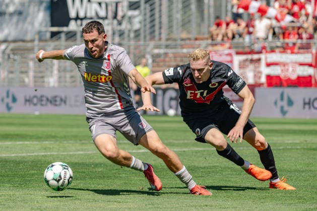 Zweikampf zwischen Oscar Schoenfelder (SSV Jahn Regensburg, 07) und Meiko Sponsel (Viktoria Koeln, 19). FC Viktoria Koeln vs. SSV Jahn Regensburg, Fussball, 3. Liga, 01. Spieltag, Saison 2026 2027, 08.08.2026 DFL DFB Regulations prohibit any use of Photographs as image sequences and or Quasivideo FC Viktoria Koeln vs. SSV Jahn Regensburg, Fussball, 3. Liga, 01. Spieltag, Saison 2026 2027, 08.08.2026 Koeln *** Tackle between Oscar Schoenfelder (SSV Jahn Regensburg, 07) and Meiko Sponsel (Viktoria Cologne, 19) FC Viktoria Cologne vs. SSV Jahn Regensburg, Soccer, 3rd Division, Matchday 1, 2026–2027 Season, August 8, 2026 DFL DFB regulations prohibit any use of photographs as image sequences and or quasi-video FC Viktoria Cologne vs. SSV Jahn Regensburg, soccer, 3rd Division, Matchday 1, 2026–2027 season, August 8, 2026, Cologne Copyright: xEibner-Pressefoto ThomasxHaeslerx EP_THR