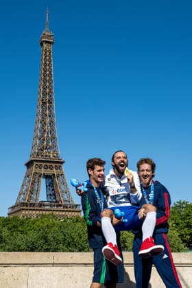 Andrea Barnaba of Italy, silver, Catalin Pretu Preda of Romania, gold, Gary Hunt of France, bronze show the medals after competing in the high diving 20m Round 3-4 Men Final during the European Aquatics Championships at the River Seine in Paris (France), August 8, 2026. Giorgio Scala DBM - Deepbluemedia Insidefoto