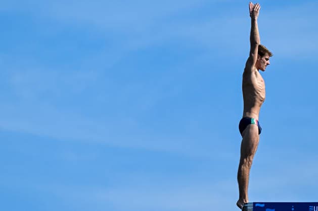 Andrea Barnaba of Italy competes in the high diving 20m Round 3-4 Men Final during the European Aquatics Championships at the River Seine in Paris (France), August 8, 2026. Giorgio Scala DBM - Deepbluemedia Insidefoto