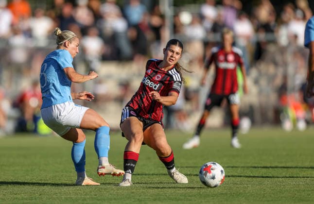 GER, Frankfurt, Eintracht Frankfurt vs Malmö FF, UEFA Womens Champions League, Fussball, UEFA, Spielzeit 2026 2027, Stadion am Brentanobad, Qualifikation, Finale im Bild v.l.: Mia Persson (Malmö FF 8), Noemi Ivelj (Eintracht Frankfurt Frauen 4) DFB DFL REGULATIONS PROHIBIT ANY USE OF PHOTOGRAPHS AS IMAGE SEQUENCES AND OR QUASI-VIDEO, 08.08.2026 *** GER, Frankfurt, Eintracht Frankfurt vs. Malmö FF, UEFA Women s Champions League, Soccer, UEFA, 2026–2027 Season, Stadion am Brentanobad, Qualifying Round, Final (pictured, from left): Mia Persson, Malmö FF 8, Noemi Ivelj, Eintracht Frankfurt Women 4. DFB and DFL regulations prohibit any use of photographs as image sequences and or quasi-video. August 8, 2026 Copyright: HMBxMedia HendrikxHamelau