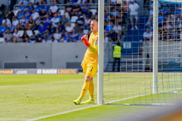 Freisteller, Portrait Marcel Schuhen (SV Darmstadt 98, 01) stellt die Mauer fuer einen folgenden Freistoss, GER, SV Darmstadt 98 vs. Holstein Kiel, Fussball, 2. Bundesliga, 1. Spieltag, Saison 2026 2027, 08.08.2026, DFL REGULATIONS PROHIBIT ANY USE OF PHOTOGRAPHS AS IMAGE SEQUENCES AND OR QUASI-VIDEO, GER, SV Darmstadt 98 vs. Holstein Kiel, Fussball, 2. Bundesliga, 1. Spieltag, Saison 2026 2027, 08.08.2026 Darmstadt *** Free kick, portrait of Marcel Schuhen of SV Darmstadt 98, 01, setting up the wall for an upcoming free kick, GER, SV Darmstadt 98 vs. Holstein Kiel, soccer, 2. Bundesliga, Matchday 1, 2026–2027 season, August 8, 2026, DFL regulations prohibit any use of photographs as image sequences and or quasi-video, GER, SV Darmstadt 98 vs. Holstein Kiel, soccer, 2. Bundesliga, Matchday 1, 2026–2027 Season, August 8, 2026, Darmstadt Copyright: xEibner-Pressefoto J-NxGroemlingx EP_JGG