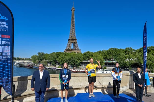 Elisa Cosetti of Italy, silver, Nelli Chukanivska of Ukraine, gold, Maike Elena Halbisch of Germany, bronze attend the medal ceremony of the high diving 20m Round 3-4 Women Final during the European Aquatics Championships at the River Seine in Paris (France), August 8, 2026. Giorgio Scala DBM - Deepbluemedia Insidefoto