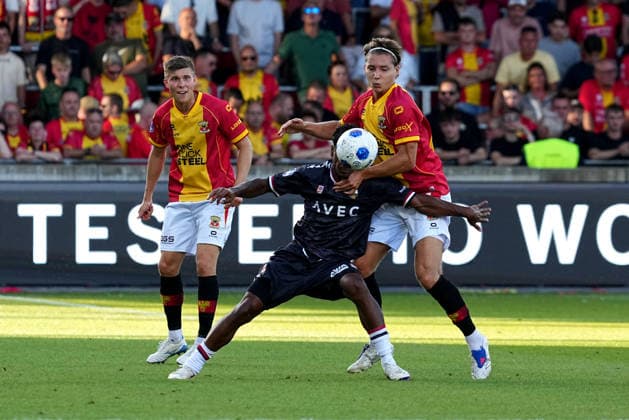 Eredivisie: Go Ahead Eagles v Willem II Deventer - Alfons Sampsted of Go Ahead Eagles, Evert Linthorst of Go Ahead Eagles during the first competition round of the 2026 2027 Eredivisie season. The match is set between Go Ahead Eagles and Willem II at De Adelaarshorst on 8 August 2026 in Deventer, The Netherlands. (Hero Images Carlo Bruil) Copyright: xCarloxBruilx