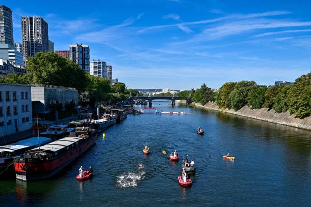 General view in the open water swimming 4x1500m Mixed Relay Final during the European Aquatics Championships at the River Seine in Paris (France), August 8, 2026. Andrea Masini Deepbluemedia Insidefoto