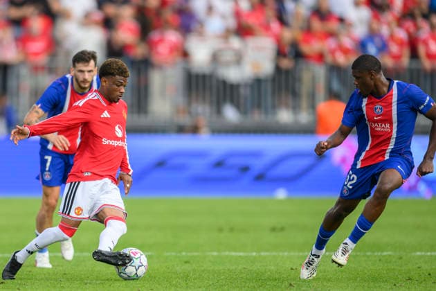 260808 Manchester Uniteds Diallo Amad and Paris Saint-Germains Koukaba during the friendly match between Manchester United, ManU and Paris Saint-Germain August 8 2026 in Gothenburg. *** August 8, 2026: Manchester United s Diallo Amad and Paris Saint-Germain s Koukaba during the friendly match between Manchester United and Paris Saint-Germain on August 8, 2026, in Gothenburg  Copyright: FREDRIKxAREMYR BB260808FA084