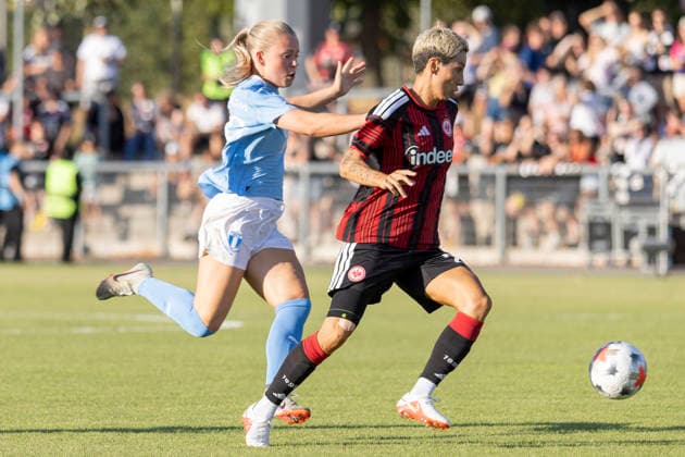 UWCL Qualifikation: Eintracht Frankfurt -Malmö FF, 08.08.2026 Älvali Lindström (Malmö FF 29) & Sara Doorsoun (Eintracht Frankfurt 23) im zweikampf um den Ball, Eintracht Frankfurt - Malmö FF, Frankfurt, Stadion am Brentanobad, 8.8.2026 *** UWCL Qualifier: Eintracht Frankfurt vs. Malmö FF, August 8, 2026; Älvali Lindström (Malmö FF, 29) and Sara Doorsoun (Eintracht Frankfurt, 23) battle for the ball, Eintracht Frankfurt vs. Malmö FF, Frankfurt, Stadion am Brentanobad, August 8, 2026 Copyright: xBEAUTIFULxSPORTS Gawlikx
