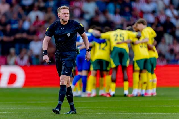 EINDHOVEN - Referee Alex Bos during the Vriendenloterij Eredivisie match between PSV and Fortuna Sittard at Philips Stadion on August 8, 2026 in Eindhoven, the Netherlands. (Photo by DeFodi Images) - *** EINDHOVEN Referee Alex Bos during the Vriendenloterij Eredivisie match between PSV and Fortuna Sittard at Philips Stadion on August 8, 2026, in Eindhoven, the Netherlands. Photo by DeFodi Images
