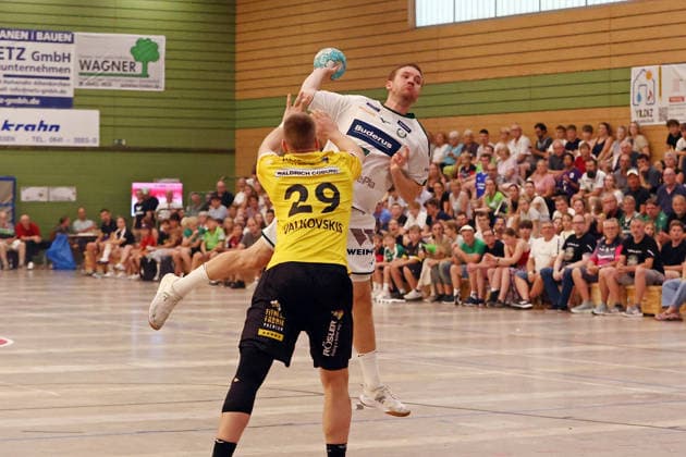 08.08.2026, xovx, Handball Lindencup, HSG Wetzlar - HSC 2000 Coburg v.l. Leonards Valkovskis (HSC Coburg), Dominik Mappes (HSG Wetzlar) Linden Stadthalle Hessen Deutschland (DE) *** August 8, 2026, xovx, Lindencup Handball Tournament, HSG Wetzlar vs. HSC 2000 Coburg, Leonards Valkovskis (HSC Coburg), Dominik Mappes (HSG Wetzlar), Linden Stadthalle, Hesse, Germany, DE