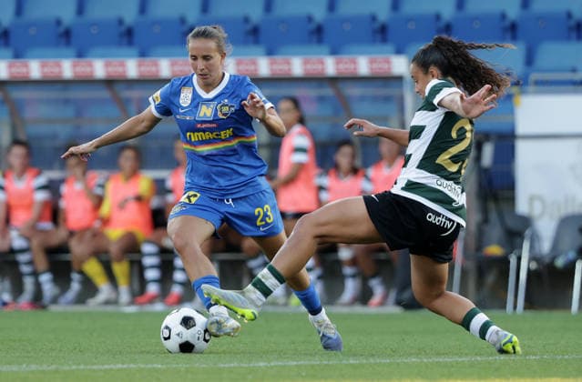 SOCCER - WCL, St.Poelten vs Sporting SANKT POELTEN,AUSTRIA,08.AUG.26 - SOCCER - UEFA Women s Champions League, qualification, SKN Sankt Poelten vs Sporting CP. Image shows Fanny Vago (St.Poelten) and Emma Ramirez (Lissabon).  GEPAxpictures xWalterxLuger