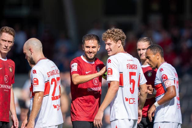 Volkan Celiktas (SG Sonnenhof Großaspach, 05) im Gespraech mit Seymour Funger (Fortuna Köln, 05), SG Sonnenhof Großaspach vs. Fortuna Köln, Fussball, 3. Liga, 1. Spieltag, 08.08.2026, DFB regulations prohibit any use of photographs as image sequences and or quasi-video Aspach Baden-Wuerttemberg Deutschland *** Volkan Celiktas (SG Sonnenhof Großaspach, 05) in conversation with Seymour Funger (Fortuna Köln, 05), SG Sonnenhof Großaspach vs. Fortuna Köln, soccer, 3rd Division, Matchday 1, August 8, 2026, DFB regulations prohibit any use of photographs as image sequences and or quasi-video. Aspach, Baden-Württemberg, Germany Copyright: xkolbert-press PhilipxZieglerx