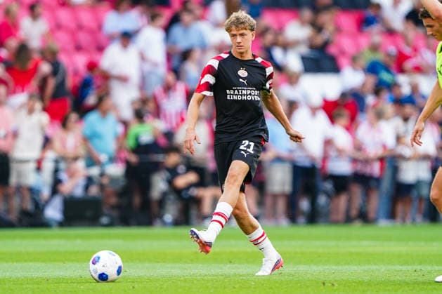 2026-08-08 PSV Eindhoven v Fortuna Sittard - Dutch Eredivisie EINDHOVEN, NETHERLANDS - AUGUST 8: Sven Mijnans of PSV Eindhoven warms up during the Dutch Eredivisie match between PSV Eindhoven and Fortuna Sittard at Philips Stadion on August 8, 2026 in Eindhoven, Netherlands. Eindhoven Philips Stadion Netherlands Content not available for redistribution in The Netherlands directly or indirectly through any third parties. Copyright: xAndrexWeeningx