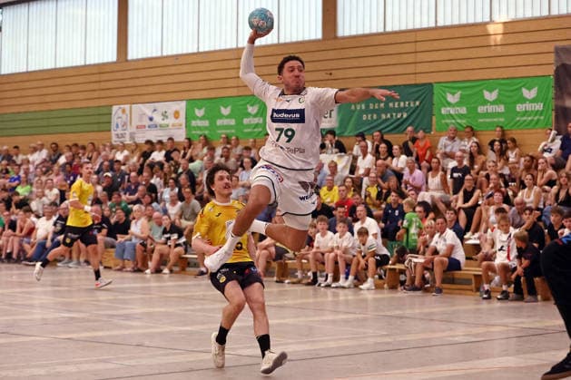 08.08.2026, xovx, Handball Lindencup, HSG Wetzlar - HSC 2000 Coburg v.l. Jannes Krone (HSC Coburg), Ahmed Nafea (HSG Wetzlar) Linden Stadthalle Hessen Deutschland (DE) *** August 8, 2026, xovx, Lindencup Handball Tournament, HSG Wetzlar vs. HSC 2000 Coburg, Jannes Krone (HSC Coburg), Ahmed Nafea (HSG Wetzlar), Linden Stadthalle, Hesse, Germany, DE