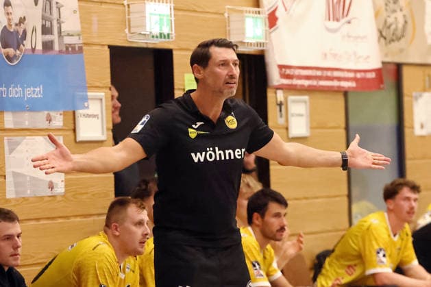 08.08.2026, xovx, Handball Lindencup, HSG Wetzlar - HSC 2000 Coburg Trainer Anel Mahmutefendic(HSC Coburg) Linden Stadthalle Hessen Deutschland (DE) *** August 8, 2026, xovx, Lindencup Handball Tournament, HSG Wetzlar vs. HSC 2000 Coburg, Coach Anel Mahmutefendic, HSC Coburg, Linden City Hall, Hesse, Germany, DE