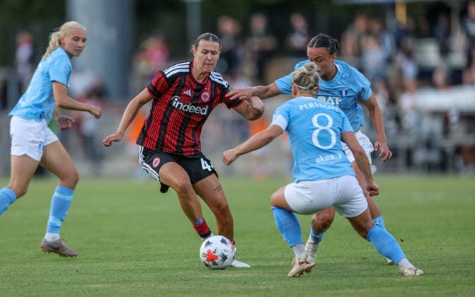 iGER, Frankfurt, Eintracht Frankfurt vs Malmö FF, UEFA Womens Champions League, Fussball, UEFA, Spielzeit 2026 2027, Stadion am Brentanobad, Qualifikation, Finale im Bild v.l.: Larissa Mühlhaus (Eintracht Frankfurt Frauen 47), Mia Persson (Malmö FF 8) DFB DFL REGULATIONS PROHIBIT ANY USE OF PHOTOGRAPHS AS IMAGE SEQUENCES AND OR QUASI-VIDEO, 08.08.2026 *** iGER, Frankfurt, Eintracht Frankfurt vs. Malmö FF, UEFA Women s Champions League, Soccer, UEFA, 2026–2027 Season, Stadion am Brentanobad, Qualifying Round, Final in the photo (from left): Larissa Mühlhaus (Eintracht Frankfurt Women, 47), Mia Persson (Malmö FF, 8). DFB and DFL regulations prohibit any use of photographs as image sequences and or quasi-video, August 8, 2026 Copyright: HMBxMedia HendrikxHamelau