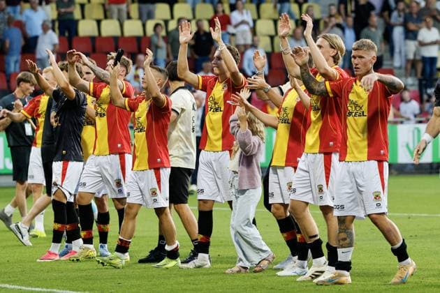 DEVENTER - GA Eagles players celebrate the 4-1 victory during the Dutch Eredivisie match between Go Ahead Eagles and Willem II at De Adelaarshorst on August 8, 2026, in Deventer, the Netherlands. VINCENT JANNINK ANP Eredivisie 2026 27 xVIxANPxSportx xxANPxIVx 565102642 originalFilename: 565102642.jpg