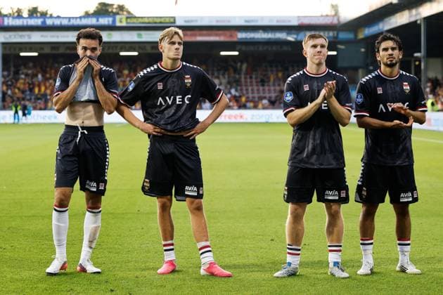 DEVENTER - Finn Stam of Willem II, Amine Et-TaÃ¯bi of Willem II (lr) react after a 4-1 loss during the Dutch Eredivisie match between Go Ahead Eagles and Willem II at De Adelaarshorst on August 8, 2026 in Deventer, the Netherlands. VINCENT JANNINK ANP Eredivisie 2026 27 xVIxANPxSportx xxANPxIVx 565102970 originalFilename: 565102970.jpg