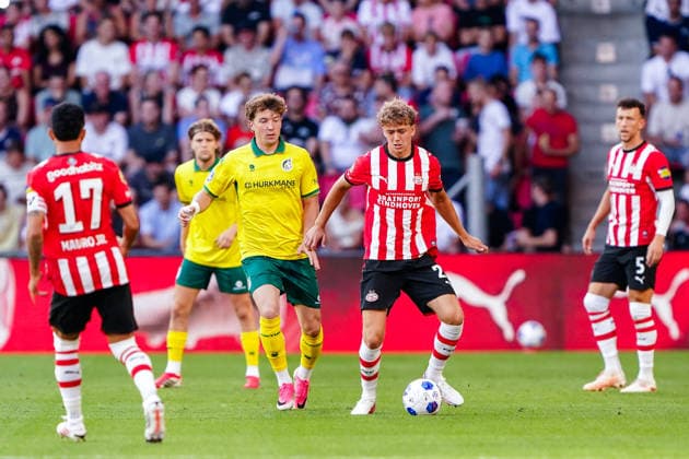 2026-08-08 PSV Eindhoven v Fortuna Sittard - Dutch Eredivisie EINDHOVEN, NETHERLANDS - AUGUST 8: Sven Mijnans of PSV Eindhoven battles for possession with Ole Romeny of Fortuna Sittard during the Dutch Eredivisie match between PSV Eindhoven and Fortuna Sittard at Philips Stadion on August 8, 2026 in Eindhoven, Netherlands. Eindhoven Philips Stadion Netherlands Content not available for redistribution in The Netherlands directly or indirectly through any third parties. Copyright: xAndrexWeeningx
