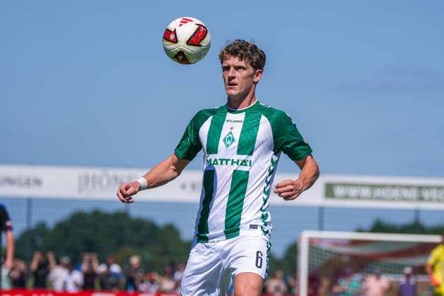 Jens Stage (Werder Bremen, 6), Deutschland: Fussball, Saison 2026 27, erstes Testspiel des Tages, 08.08.2026, Werder Bremen vs SC Paderborn 07, Stadion am Oyther Berg (Oythe, Vechta, Niedersachsen) *** Jens Stage, Werder Bremen, 6, German soccer, 2026–27 season, first friendly match of the day, August 8, 2026, Werder Bremen vs. SC Paderborn 07, Stadion am Oyther Berg, Oythe, Vechta, Lower Saxony Copyright: xLeonxFrickx