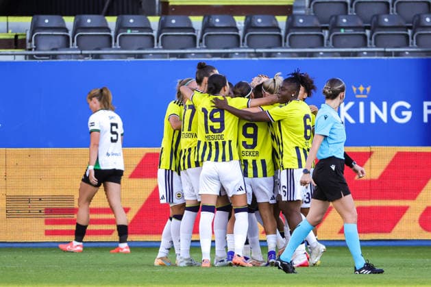 260808 UWCL OH Leuven vs Fenerbahce Fenerbahce players celebrating the goal of Konya Plummer (2) of Fenerbahce (0-1) during a female soccer game between OH Leuven (BEL) and Fenerbahce (TUR) Final of second qualifying round of UEFA Champions League Mini Tournament 5, on Saturday 8 August 2026 in LEUVEN , BELGIUM . PHOTO SPORTPIX Sevil Oktem LEUVEN DEN DREEF BELGIUM  Copyright: xSportpix.bex xSevilxOktemxSevilxOktemx