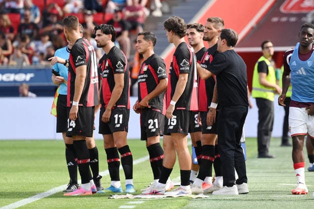 Trainer Carles Martinez (Bayer 04 Leverkusen) wechselt Afonso Moreira (Bayer 04 Leverkusen), Miguel Gutierrez (Bayer 04 Leverkusen), Tim Oermann (Bayer Leverkusen), Lucas Vazquez (Bayer 04 Leverkusen), Lucas Vazquez, Martin Terrier (Bayer 04 Leverkusen), Patrik Schick (Bayer 04 Leverkusen), v.re., ein 08.08.2026, Fussball 1. Bundesliga, Saison 2026 2027, Testspiel, Bayer 04 Leverkusen - FC Sevilla 2:1 Leverkusen BayArena Nordrhein Westfalen Deutschland *** Coach Carles Martinez, Bayer 04 Leverkusen; Afonso Moreira, Bayer 04 Leverkusen; Miguel Gutierrez, Bayer 04 Leverkusen; Tim Oermann, Bayer Leverkusen; Lucas Vazquez, Bayer 04 Leverkusen; Lucas Vazquez, Martin Terrier (Bayer 04 Leverkusen), Patrik Schick (Bayer 04 Leverkusen), from the right, August 8, 2026, Soccer, Bundesliga 1, 2026–2027 season, Friendly match, Bayer 04 Leverkusen vs. FC Sevilla, 2–1, Leverkusen, BayArena, North Rhine-Westphalia, Germany Team2